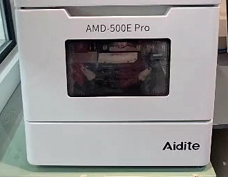 Aidite AMD-500E Pro 5-axis CAD/CAM milling machine in the Creadent laboratory
