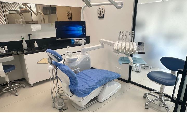 Dental consultation in Tirana, Albania — an alternative to dental tourism in Turkey