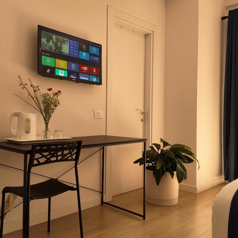 In-room Smart TV with streaming apps and workspace