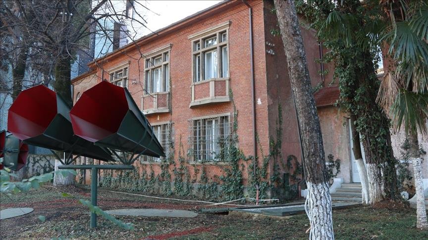 The House of Leaves, Tirana